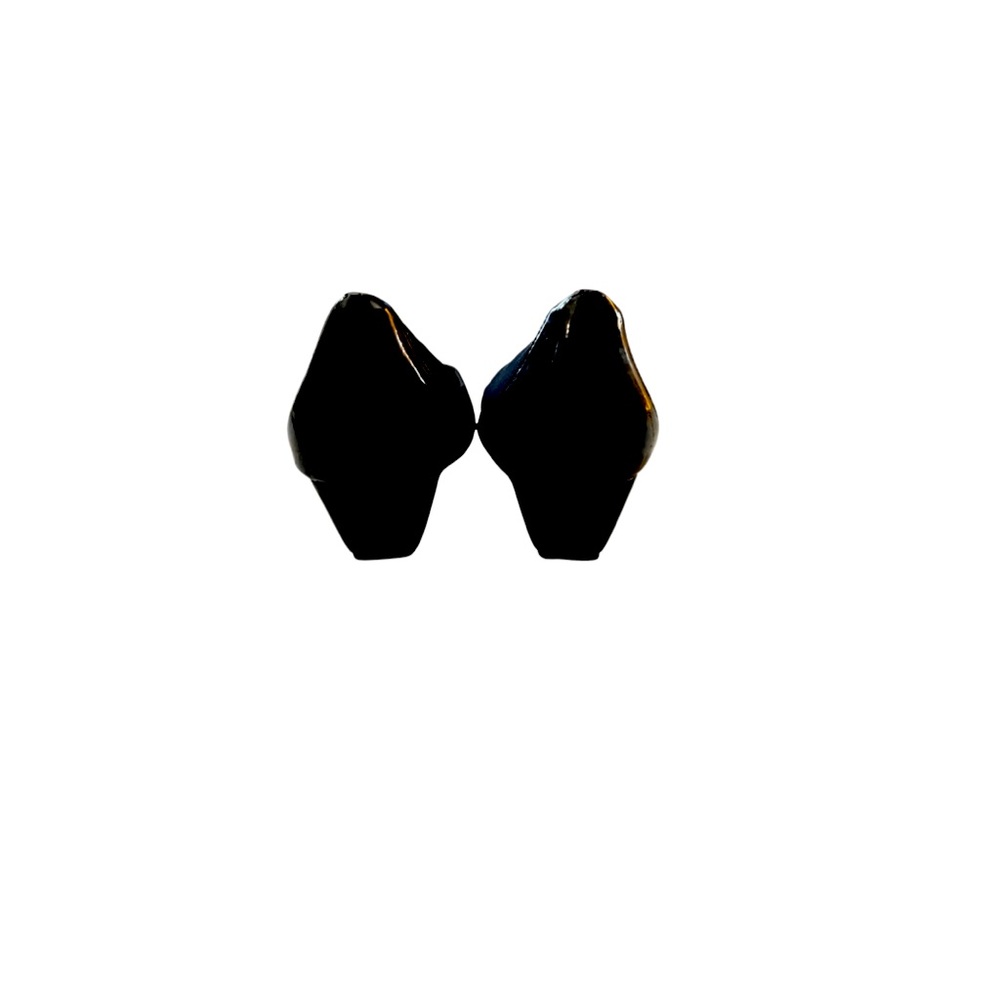 - [ ] Circa Joan & David black pumps $35